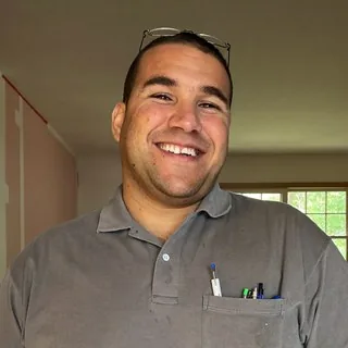 Luis R., electricista en Toronto
